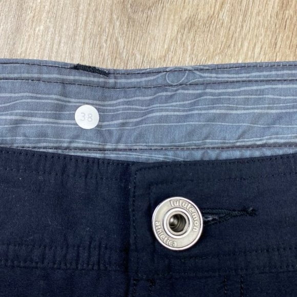Lululemon mens shorts waist 36 - Picture 6 of 6